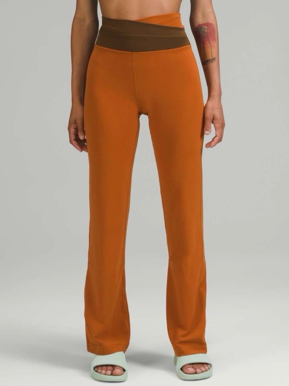Lululemon throw back Astro pant